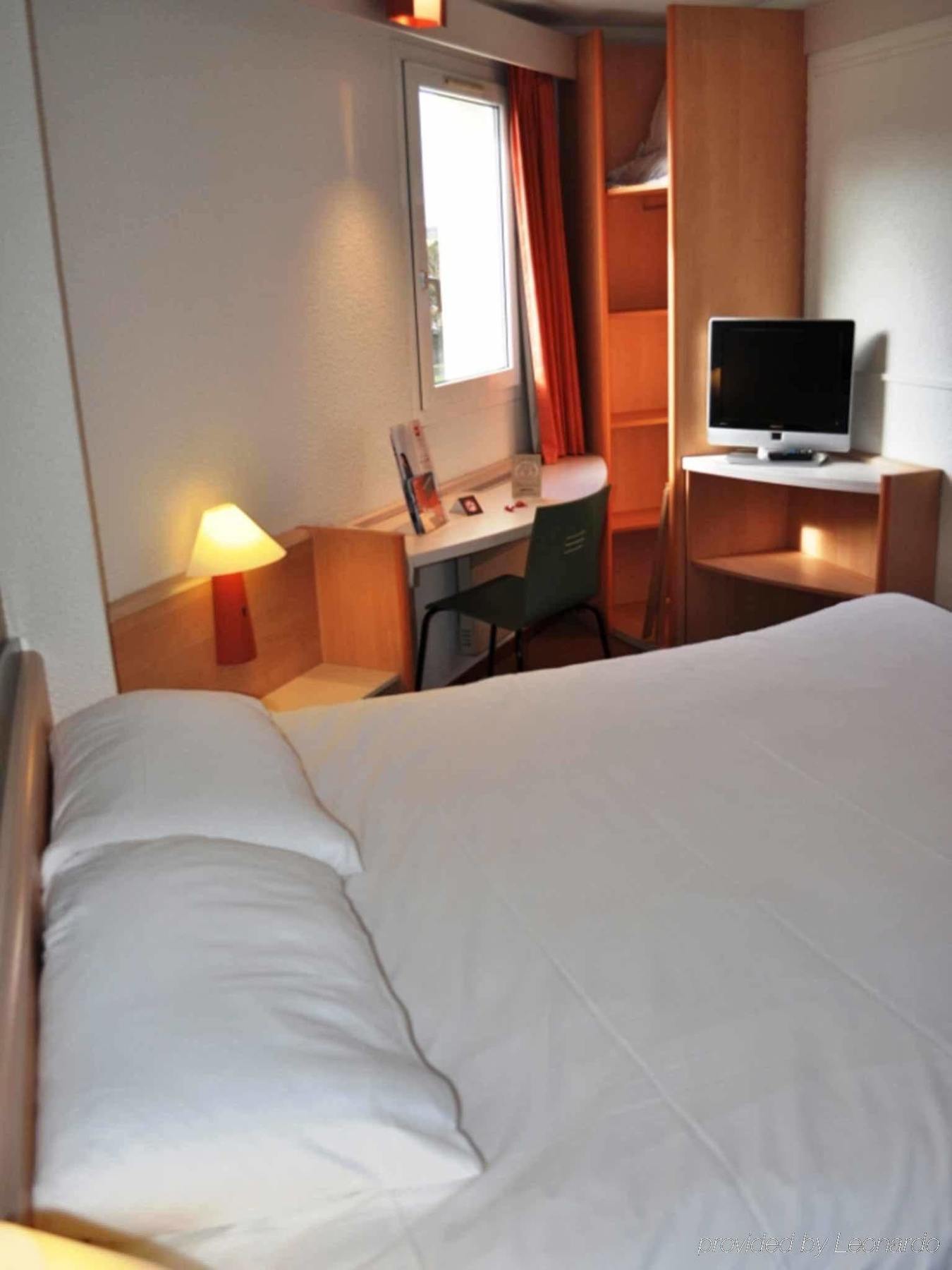Hotel Ibis Отён Экстерьер фото