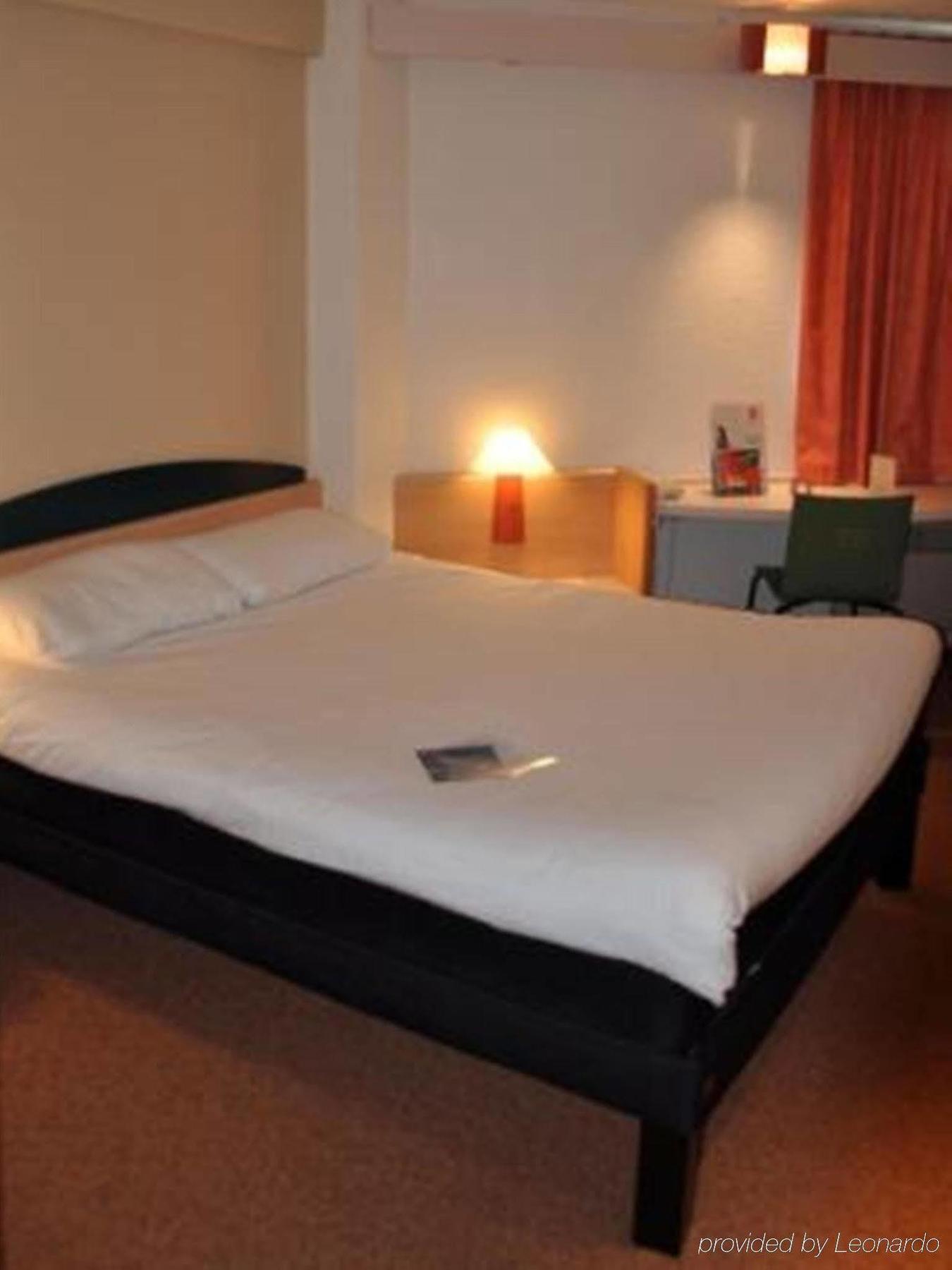 Hotel Ibis Отён Экстерьер фото
